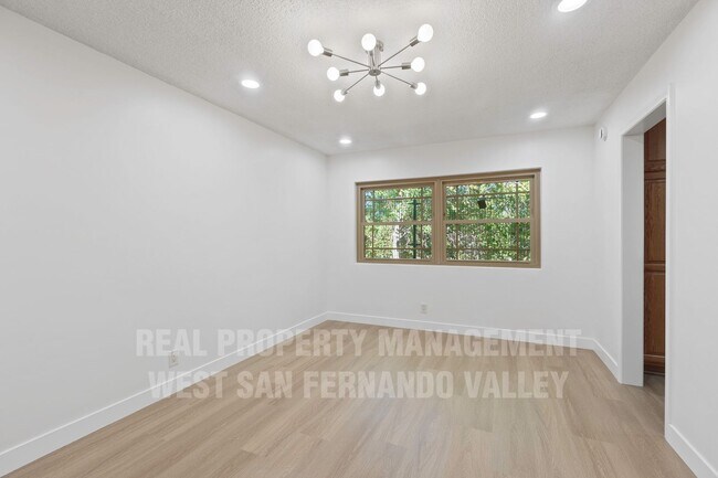Building Photo - Stunning 3bd Home with Private Outdoor Oasis