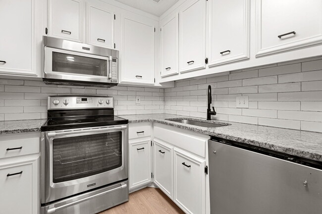 Building Photo - 315 Winding River Dr