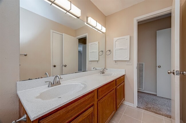 Building Photo - 3022 Sam Houston Dr