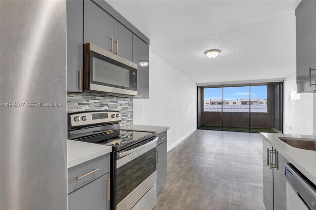 Building Photo - 10400 SW 108th Ave