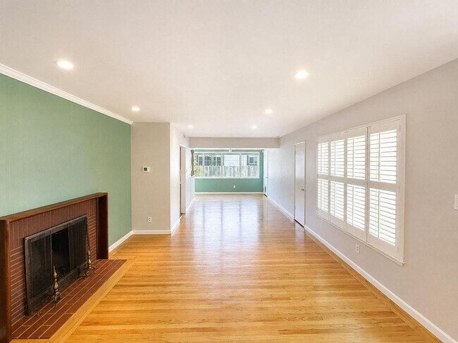Building Photo - Bright & Spacious 3-Bedroom Home with Expansive Yard in Sacramento