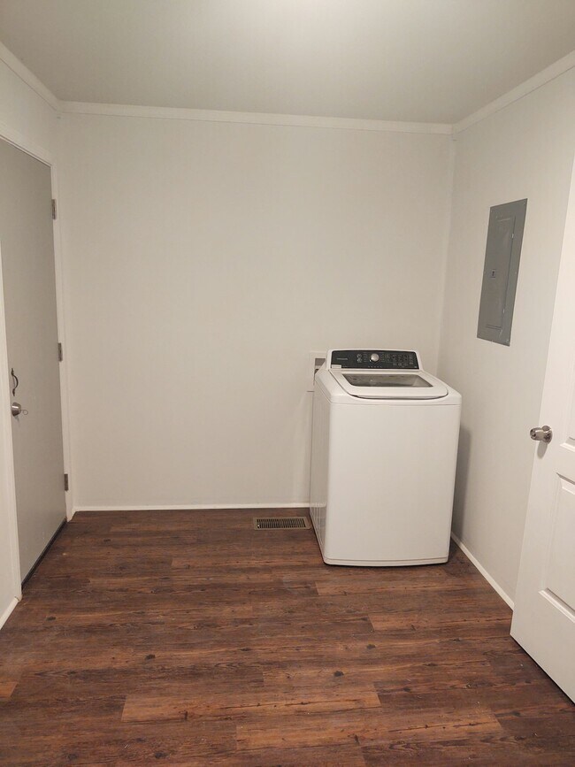 Building Photo - 719 West Faulkner Street, Unit 719