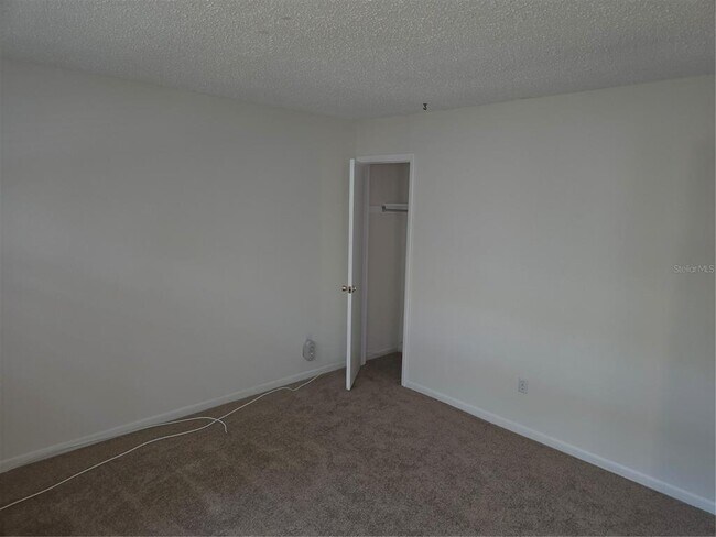 Building Photo - 2525 W Bay Dr