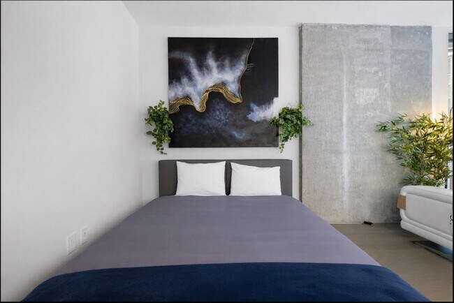 Building Photo - 55 Lagrange St