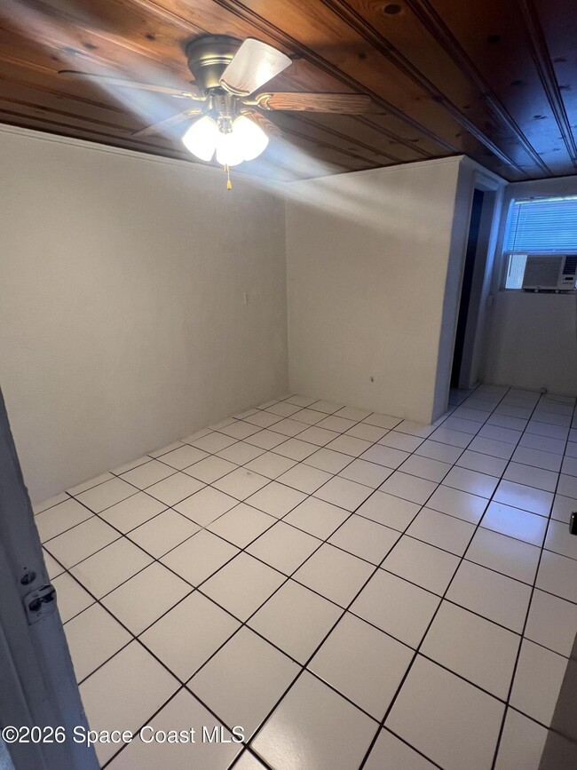 Building Photo - 441 Vickers St