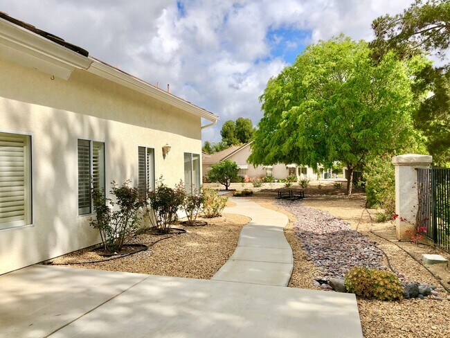 Building Photo - Wonderful Single Story Home, Quiet Neighbo...