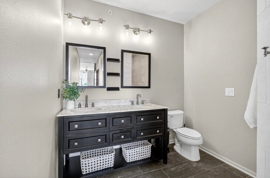 Building Photo - 640 S 50th St