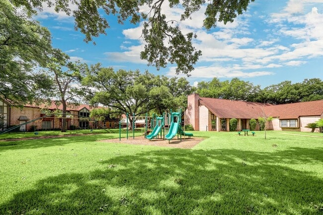 Building Photo - 2315 Triway Ln
