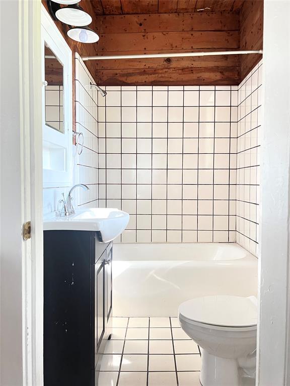 Building Photo - 703 W 11th St