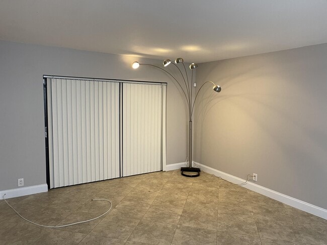 Building Photo - 3115 Oakland Shores Dr