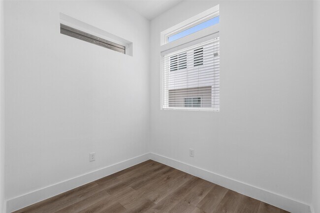 Building Photo - 513 Schweikhardt St