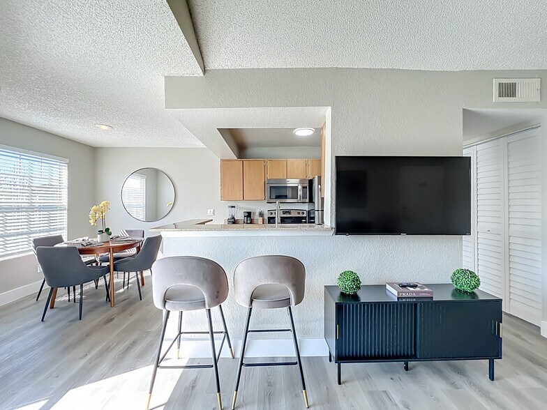 Building Photo - 11562 Westwood Blvd