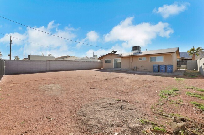 Building Photo - Rehabbed Downtown Henderson Home