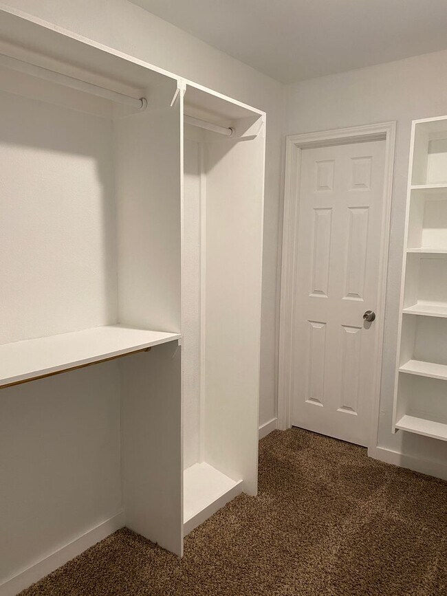 Building Photo - 1654-SH