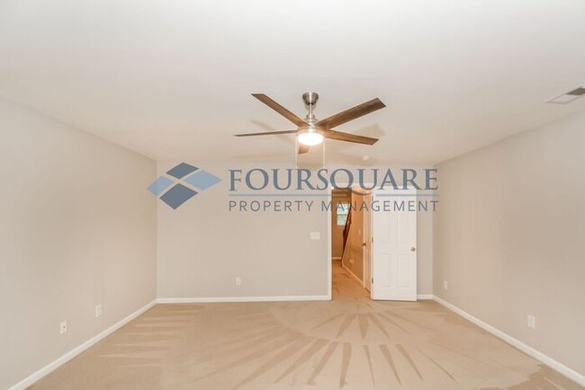 Building Photo - Townhome | 3rd Floor Bonus Room | Fenced Y...