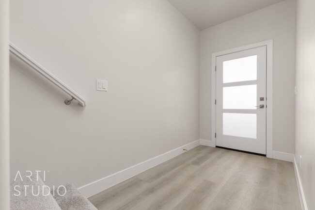 Building Photo - Move-In Special.  First 2 months Rent Redu...