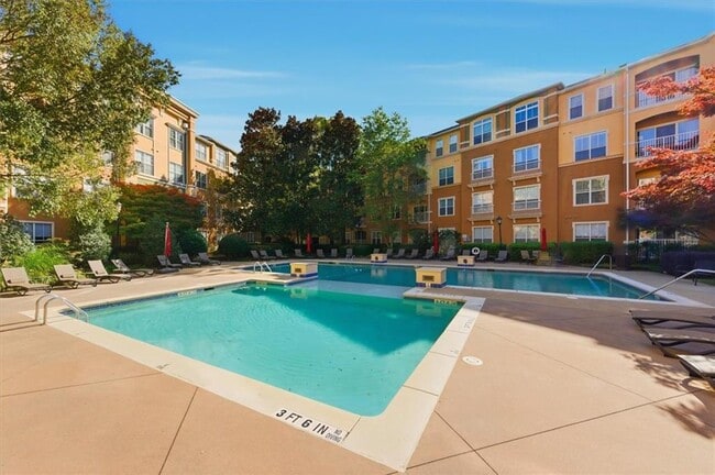 Building Photo - 10 Perimeter Summit Blvd