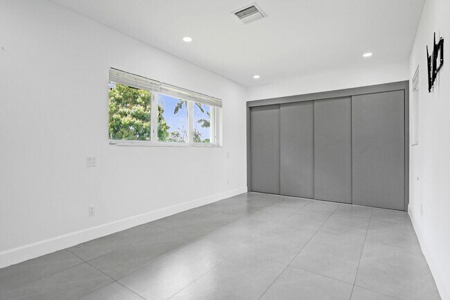 Building Photo - 6700 E Tropical Way