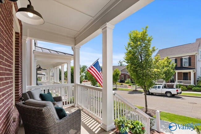 Building Photo - 38 Pine St