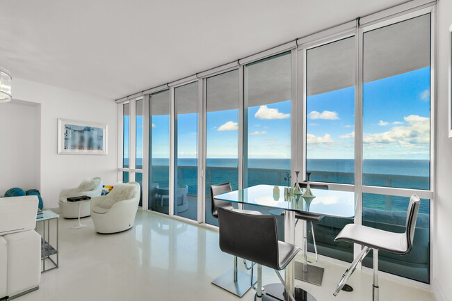 Building Photo - 16001 Collins Ave