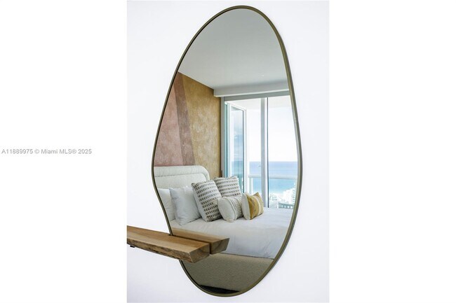 Building Photo - 1000 South Pointe Dr