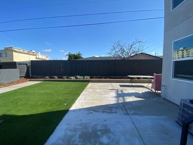 Building Photo - Beautiful 4BD/2BA (Lease out, pending sign...