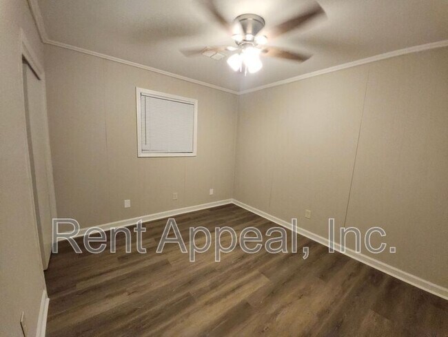 Building Photo - 2830 Knollview Dr