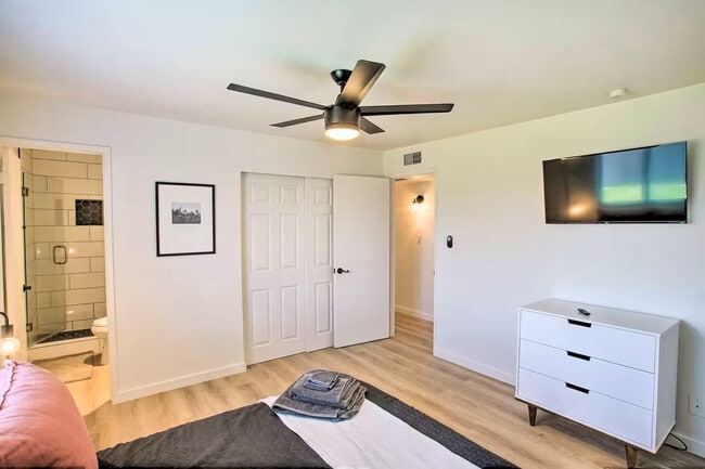 Building Photo - 1233 E Marny Rd