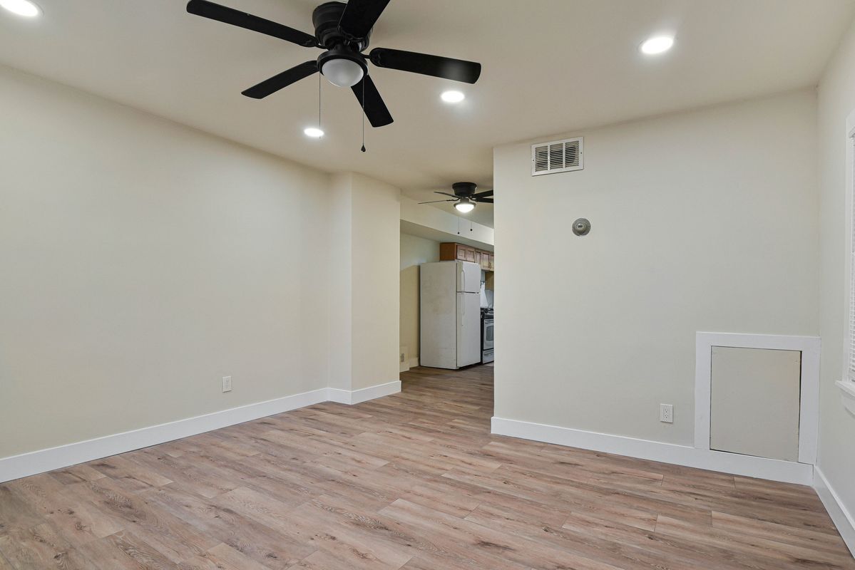 Building Photo - 3427 B St SE