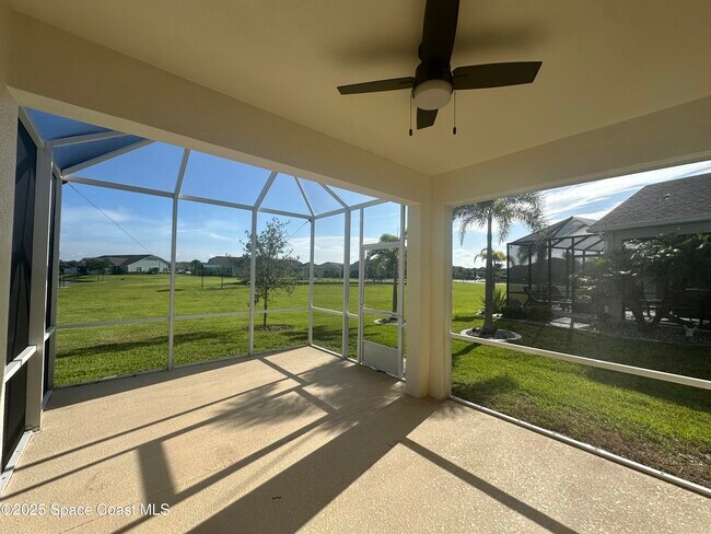Building Photo - 2738 Spur Dr