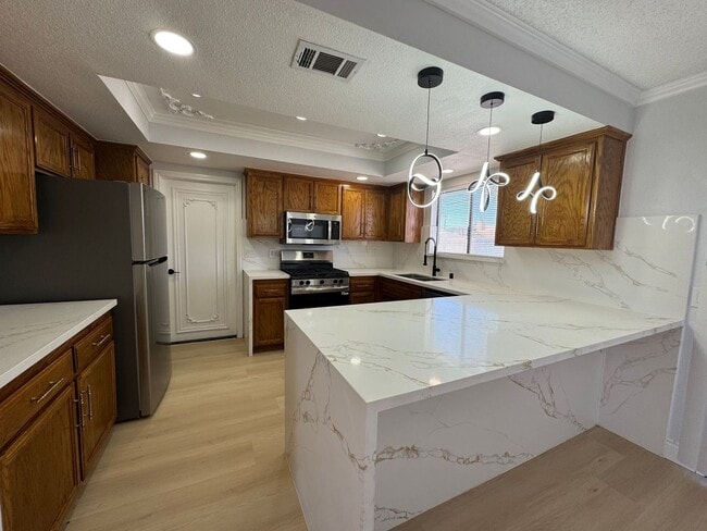 Building Photo - Beautifully Remodeled 3 Bed, 2 Bath $1,795.00