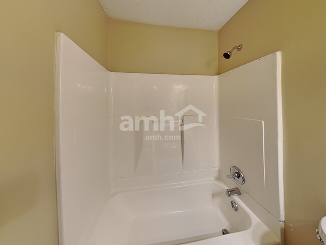 Building Photo - 84 Glen Ridge Dr