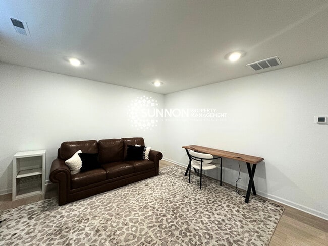 Building Photo - New 3 Bed Townhome in Mineral Springs