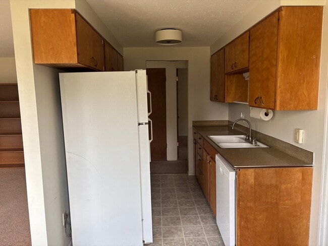 Building Photo - 705 Hidden Ln
