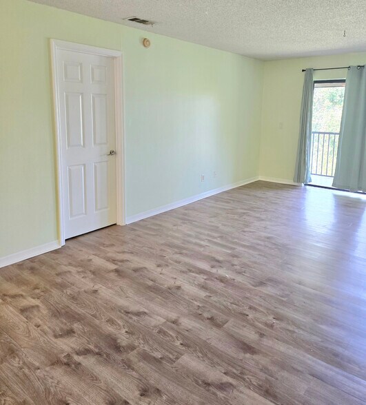 Building Photo - 1029 Regency Dr