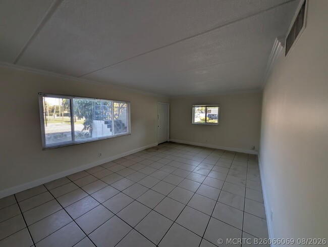 Building Photo - 817 Lighthouse Dr