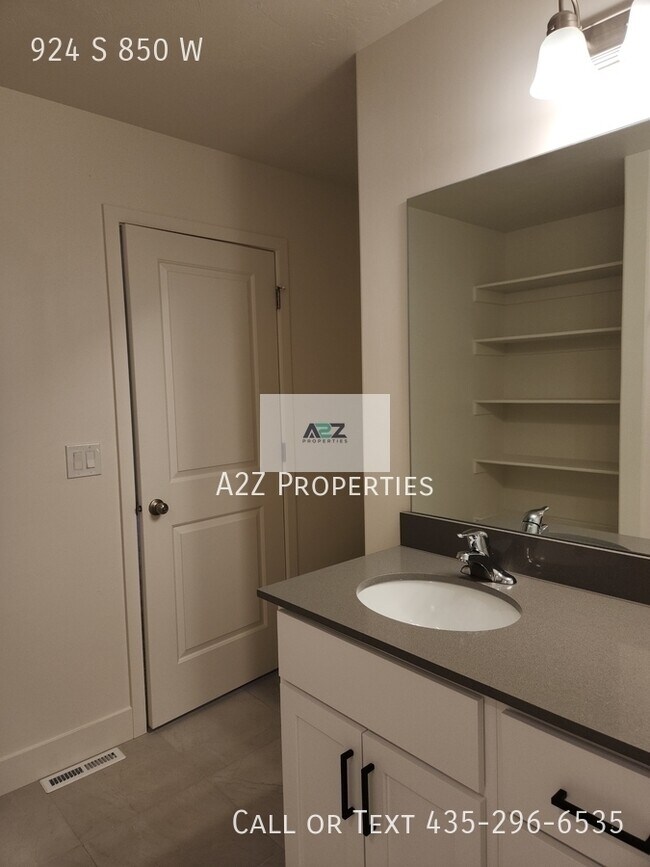 Building Photo - 924 S 850 W