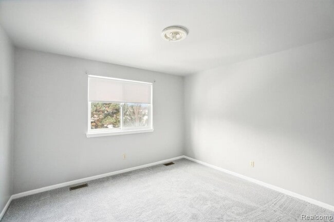 Building Photo - 2609 Huntington Dr