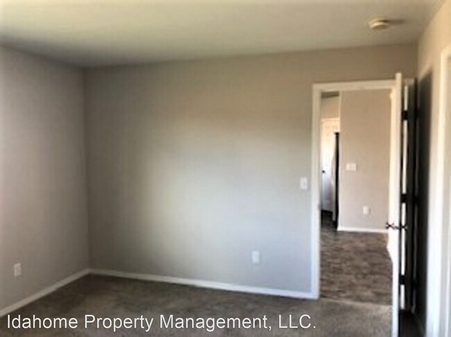 Building Photo - 4 br, 2.5 bath House - 610 E Blue Heron St