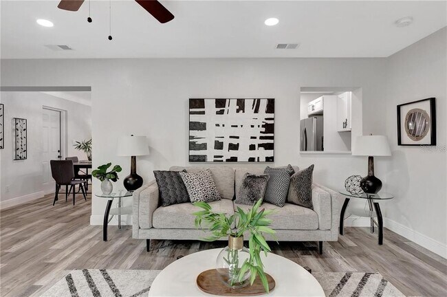 Building Photo - 6660 17th Ln N