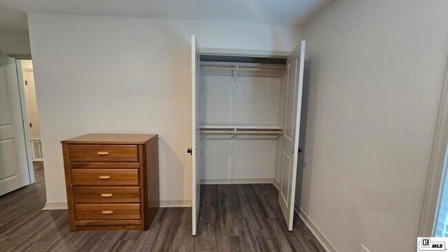 Building Photo - 923 Fortune Dr