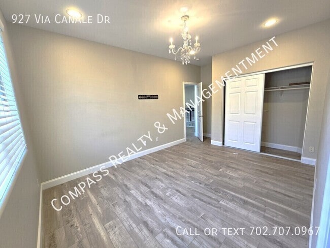 Building Photo - 927 Via Canale Dr