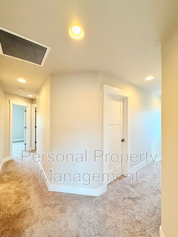 Building Photo - 1530 NW 29th Pl