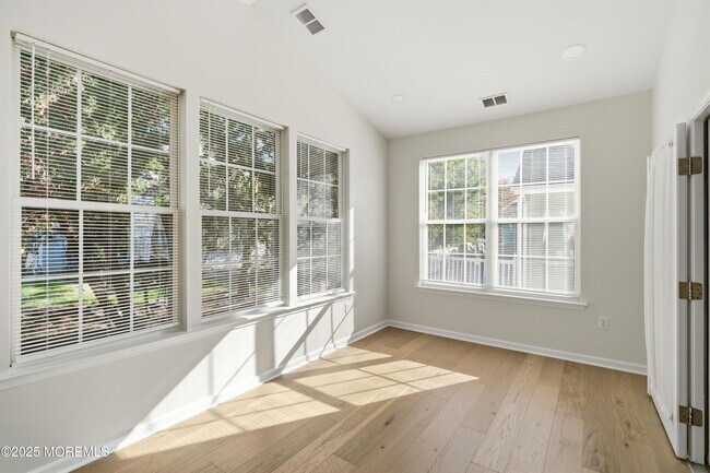 Building Photo - 225 Mirage Blvd