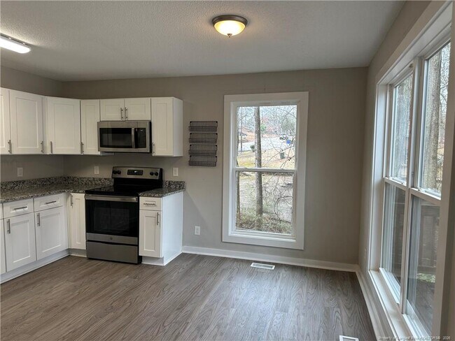 Building Photo - 304 Rangoon Ct