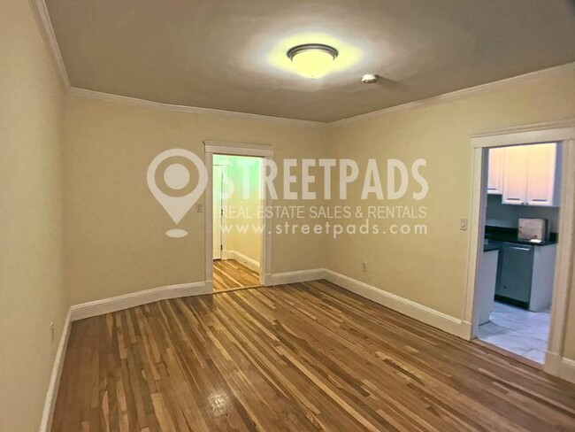 Building Photo - bedroom in Cambridge MA 02387
