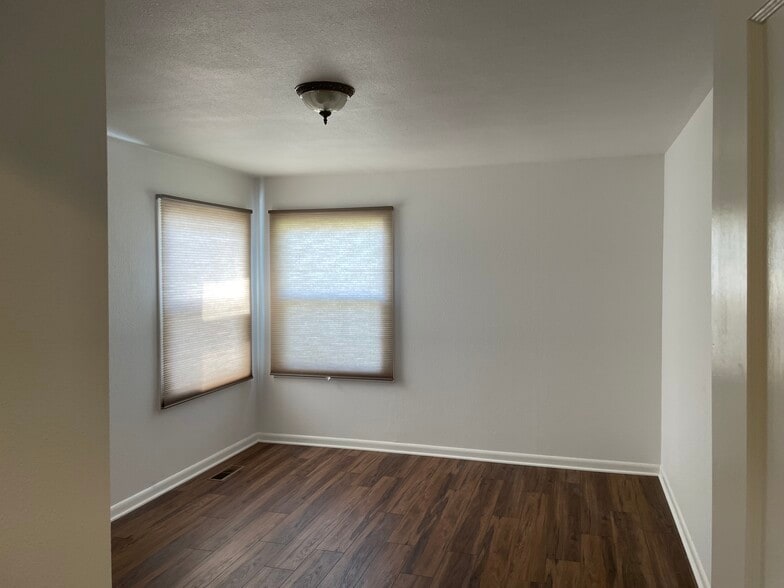 bedroom - 818 NE 13th St