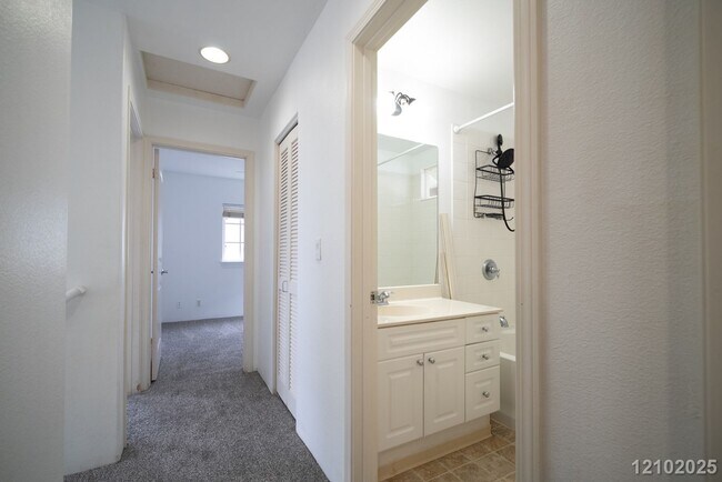 Building Photo - $3500 l 3 Bed / 2 Bath / 2 Parking IN SEA COUNTRY W 12 SOLAR PANELS