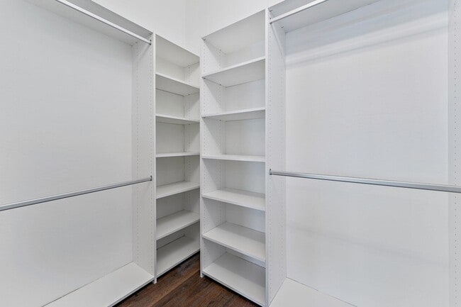 Building Photo - 1130 Sweet Hill Dr