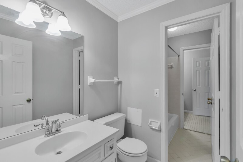 Building Photo - 764 Fox Ridge Dr